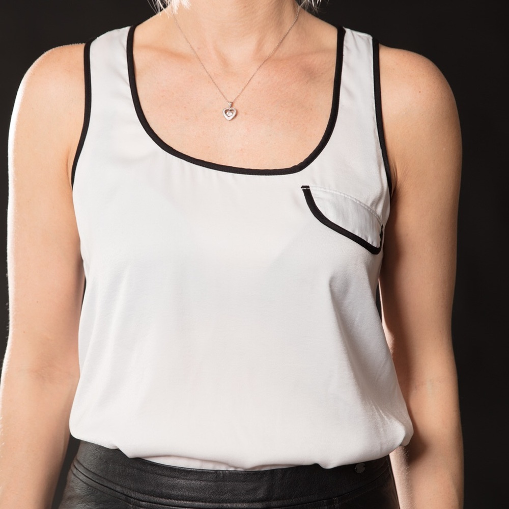 Guess black and white blouse XS